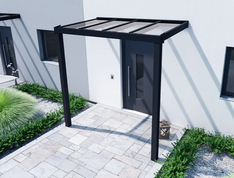 Elegantes Vordach aus Glas und Aluminium schützt den Hauseingang in Baden-Württemberg